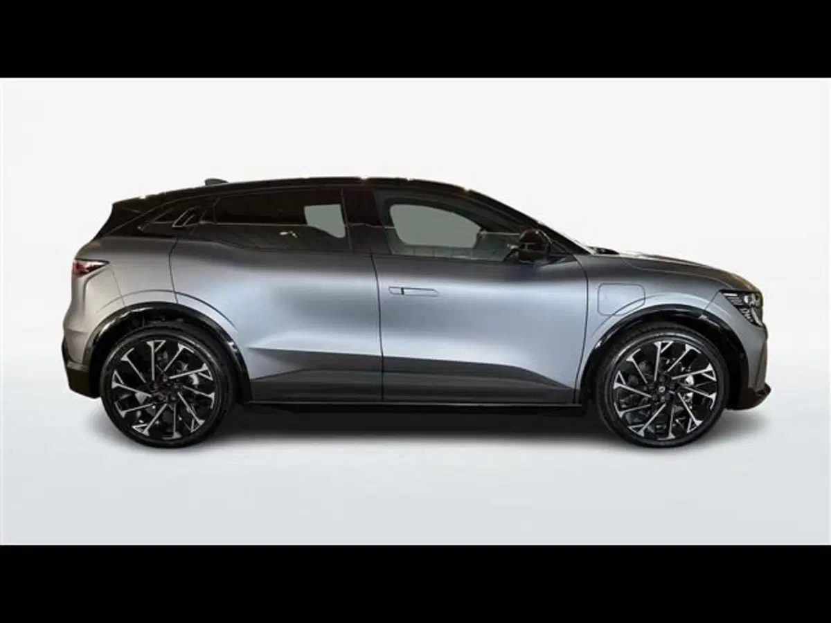 Renault Megane E-Tech Electric nuova a Firenze (4)