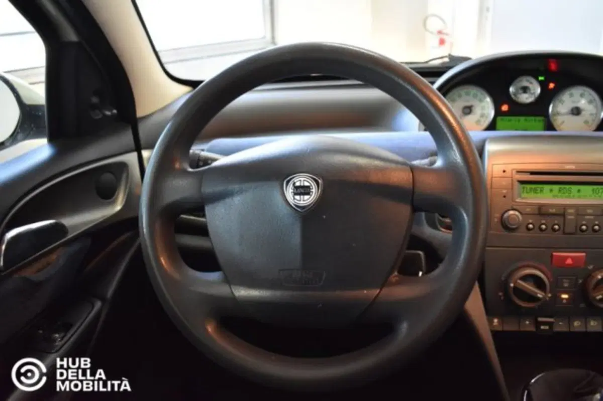 Lancia Ypsilon usata a Perugia (12)