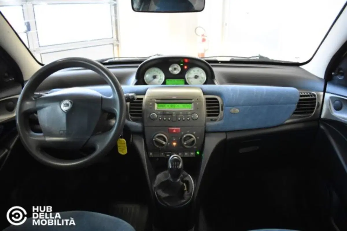 Lancia Ypsilon usata a Perugia (13)