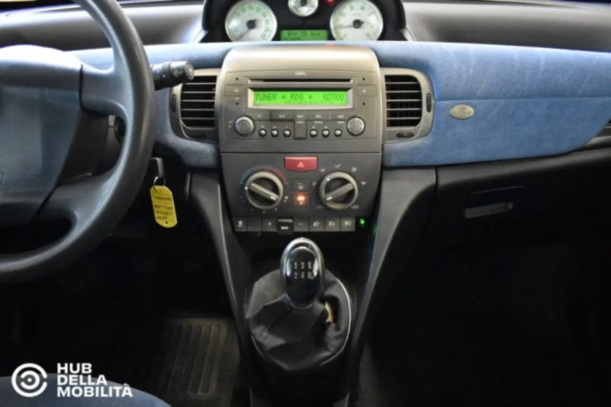 Lancia Ypsilon usata a Perugia (14)