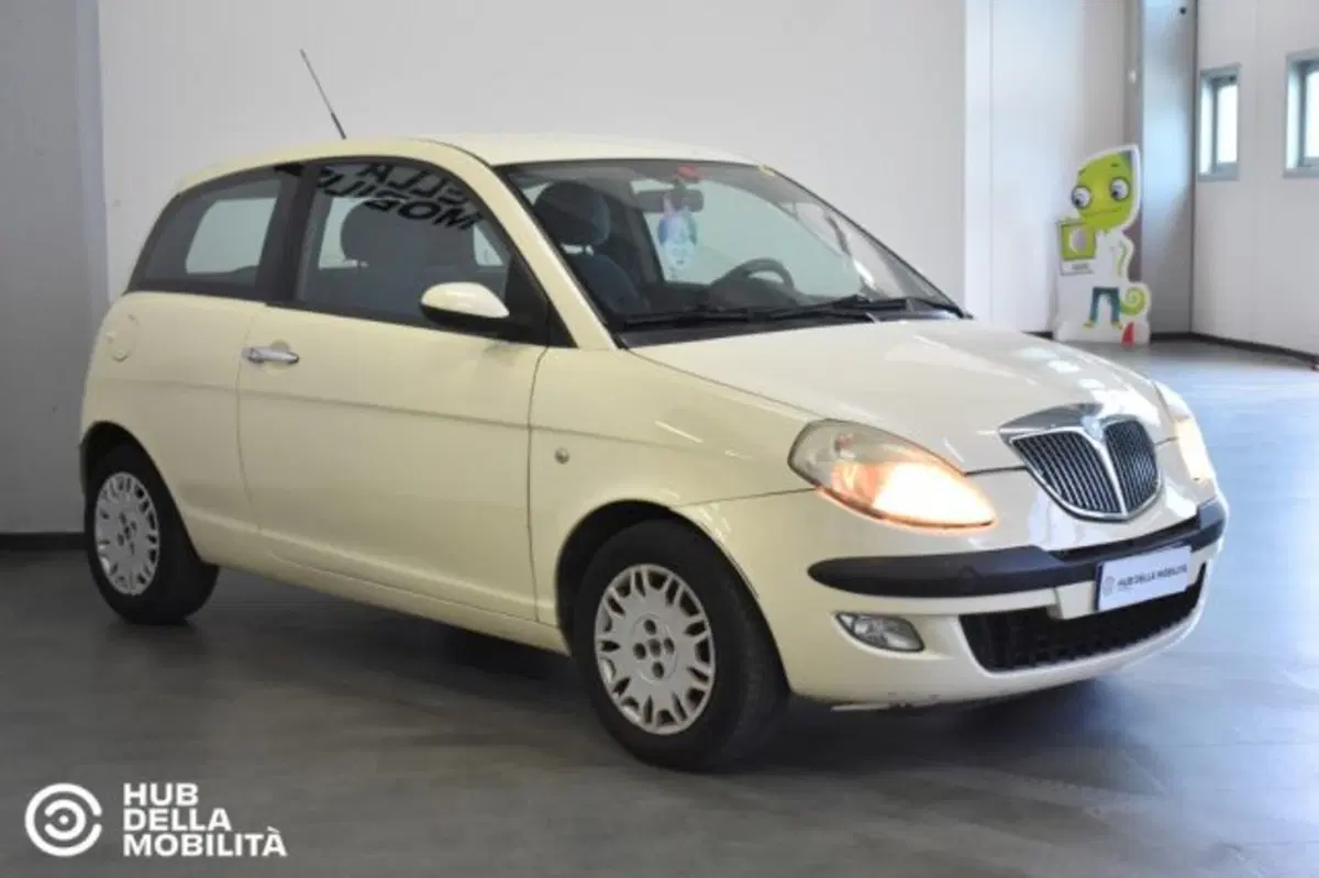 Lancia Ypsilon usata a Perugia (2)