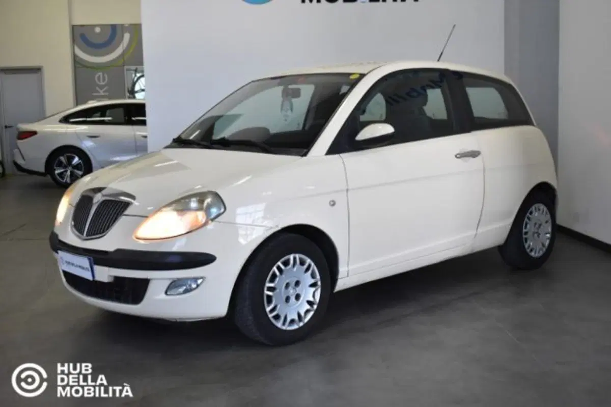 Lancia Ypsilon usata a Perugia (3)