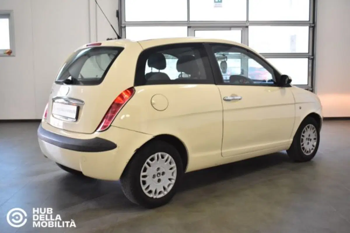 Lancia Ypsilon usata a Perugia (4)