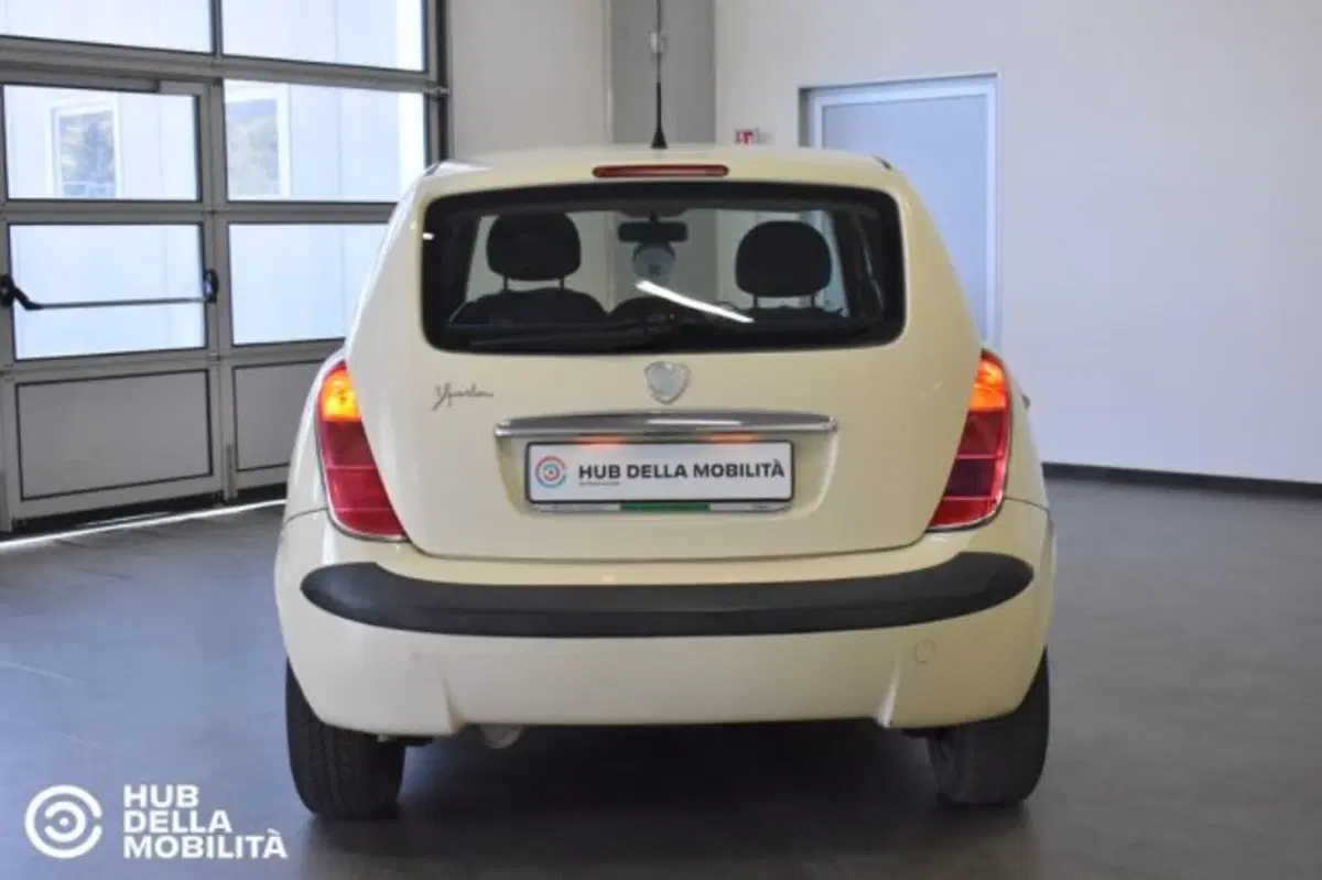 Lancia Ypsilon usata a Perugia (5)