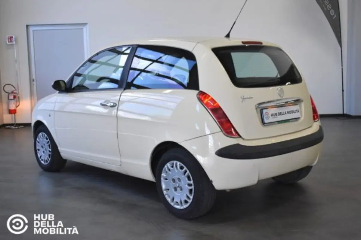Lancia Ypsilon usata a Perugia (6)