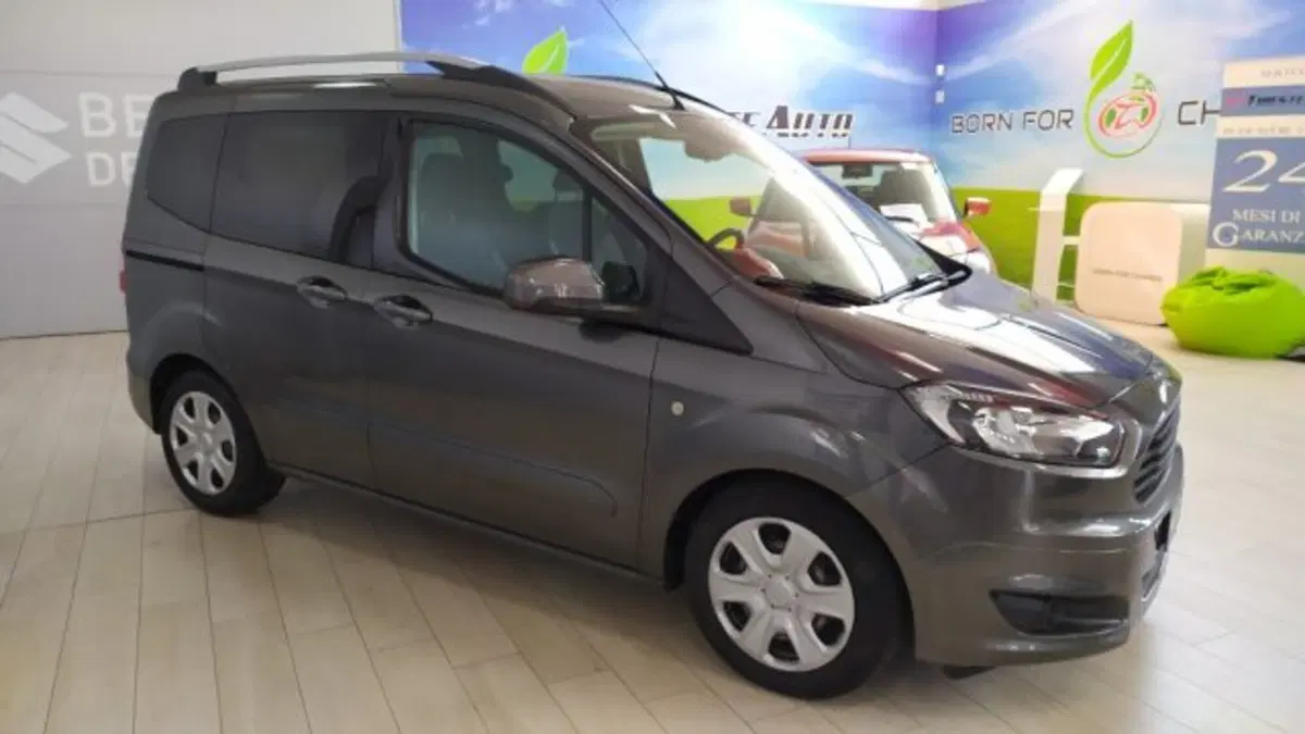 Ford Tourneo Courier usata a Trieste (3)