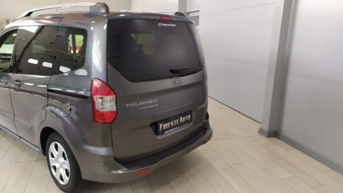Ford Tourneo Courier usata a Trieste (4)