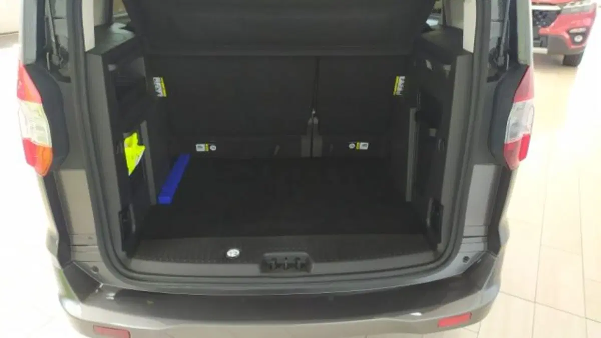 Ford Tourneo Courier usata a Trieste (5)