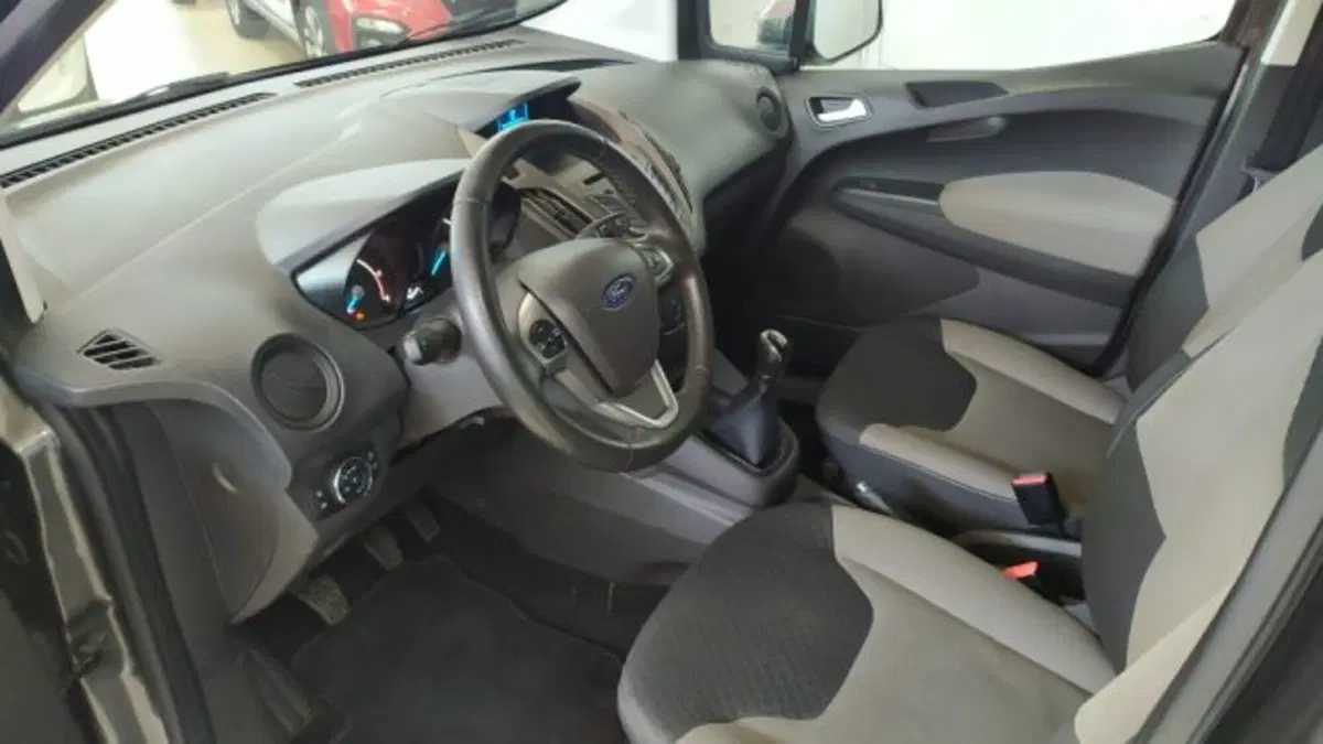 Ford Tourneo Courier usata a Trieste (6)