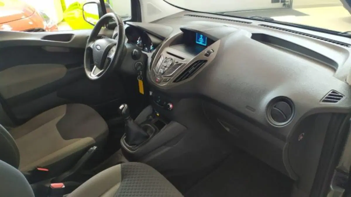 Ford Tourneo Courier usata a Trieste (7)