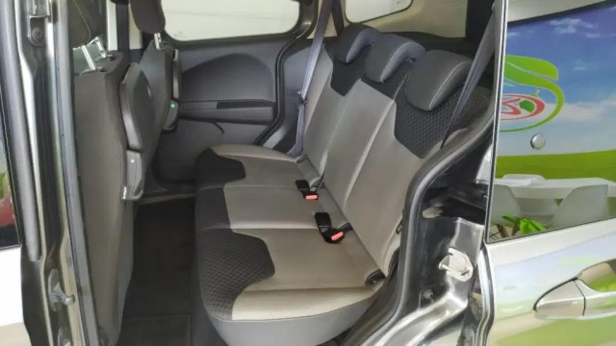 Ford Tourneo Courier usata a Trieste (8)