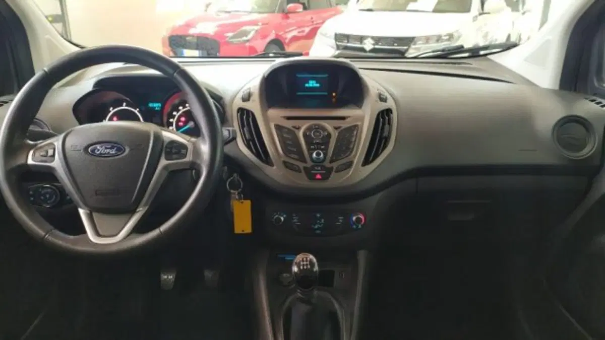 Ford Tourneo Courier usata a Trieste (9)