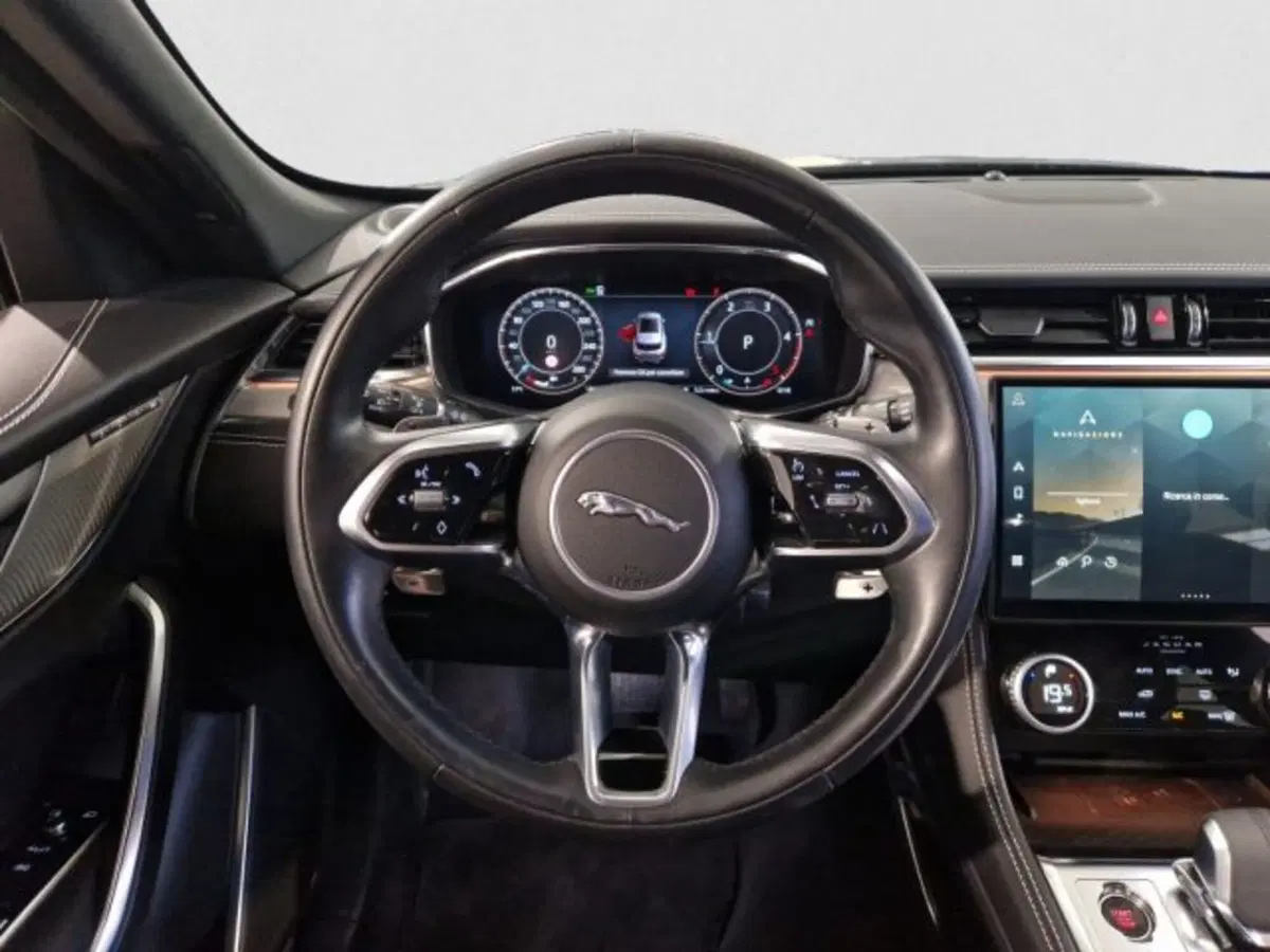 Jaguar F-Pace usata a Livorno (15)