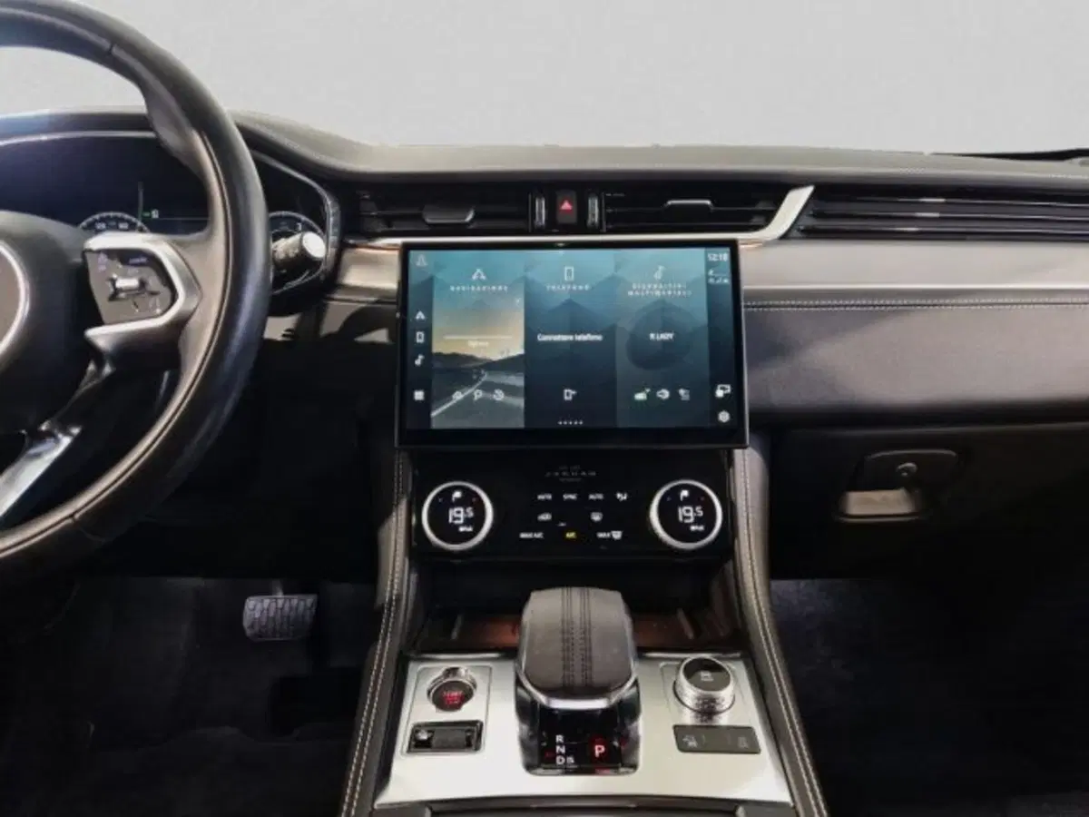 Jaguar F-Pace usata a Livorno (16)