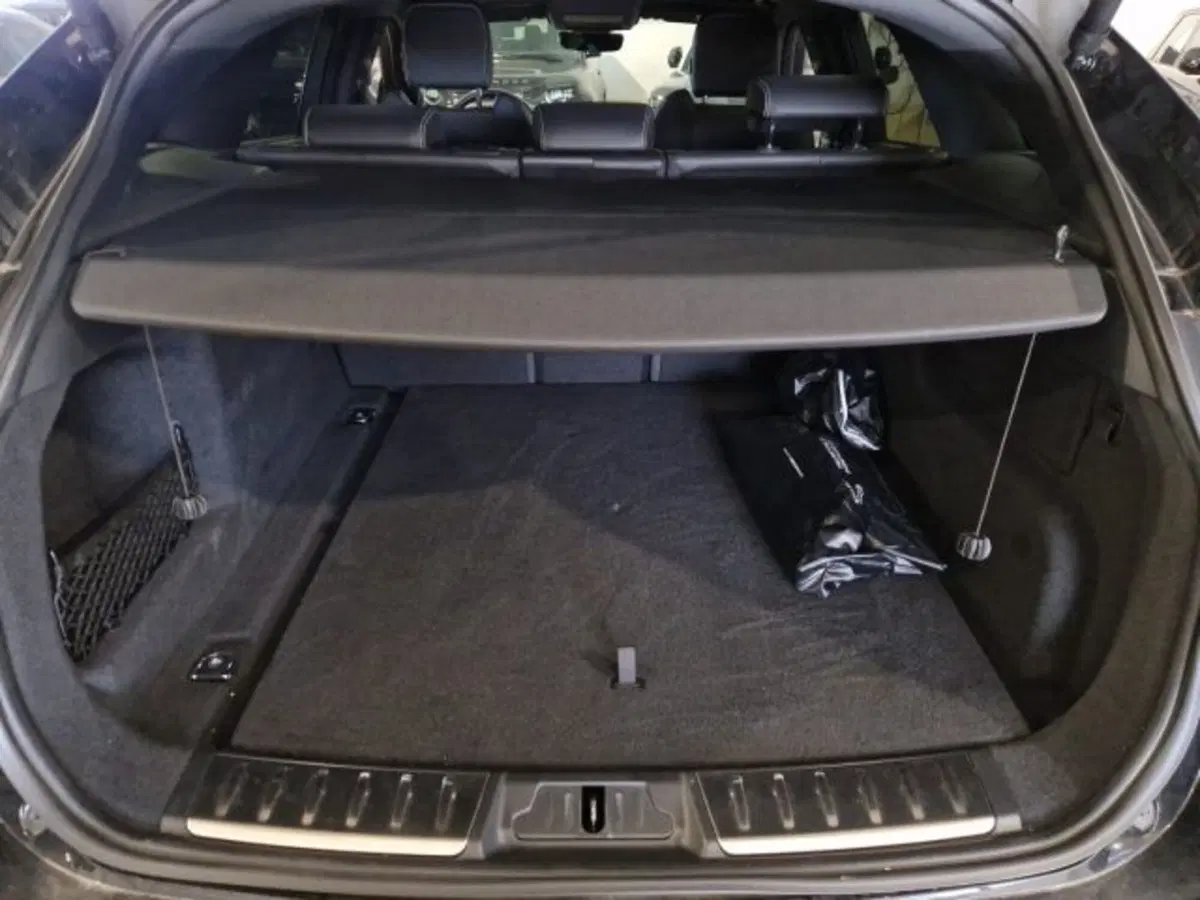 Jaguar F-Pace usata a Livorno (19)