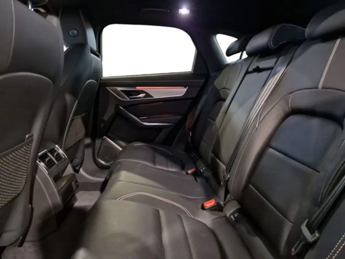 Jaguar F-Pace usata a Livorno (6)