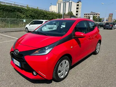 Toyota Aygo 1.0 VVT-i 69 CV 3 porte x-play del 2014 usata a Piacenza