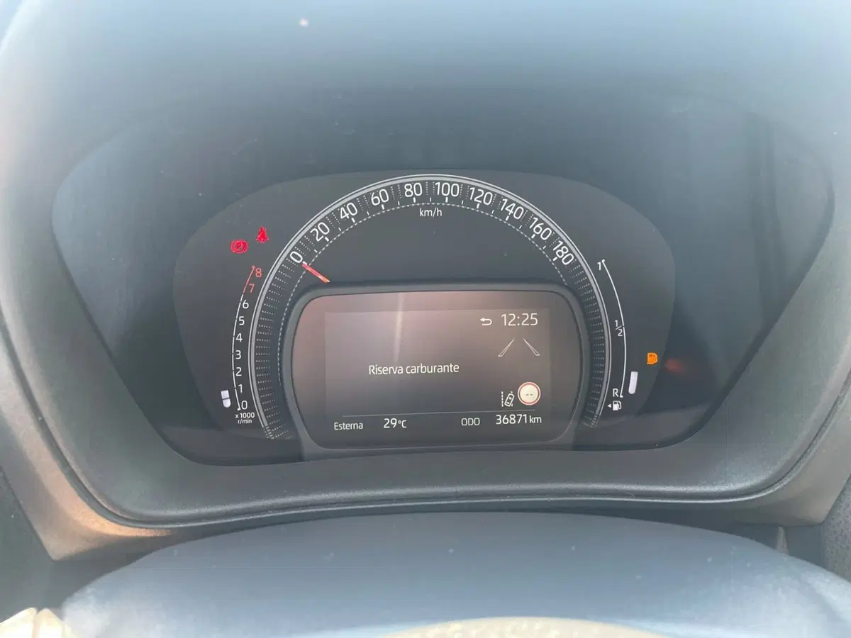 Toyota Aygo X usata a Piacenza (13)
