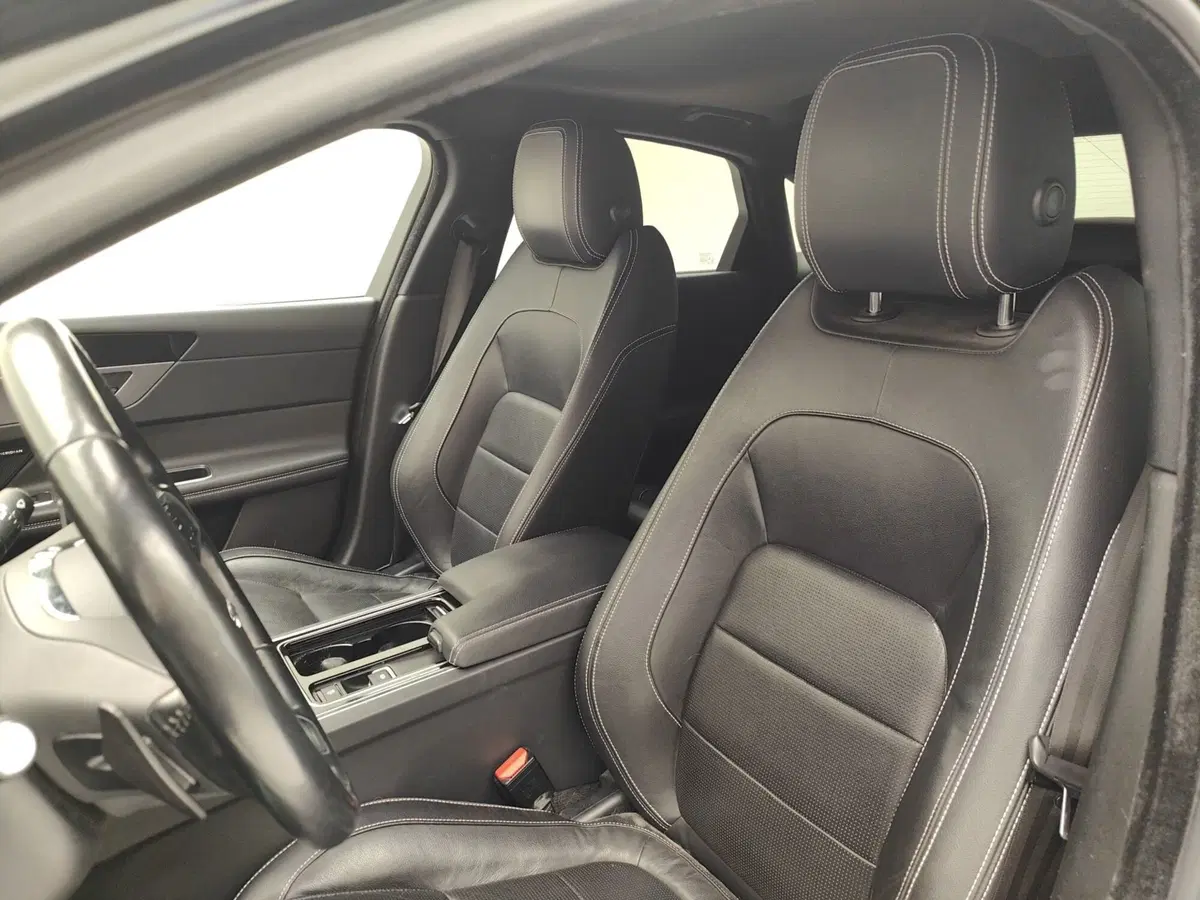 Jaguar XF usata a Como (12)