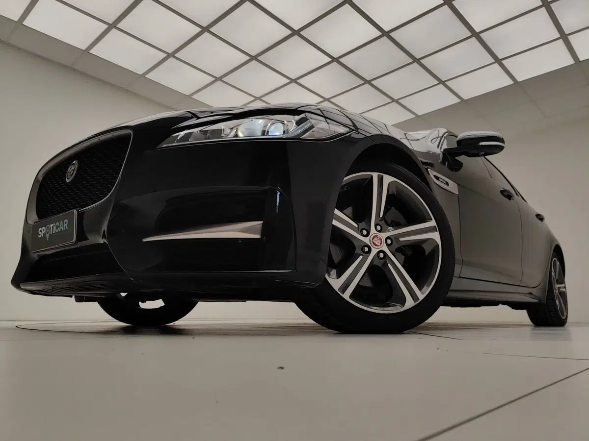 Jaguar XF usata a Como (14)