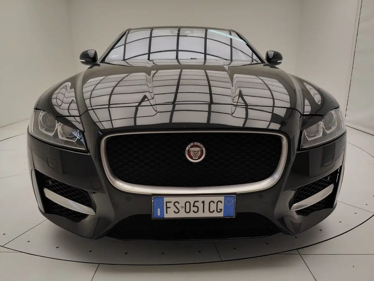 Jaguar XF usata a Como (2)