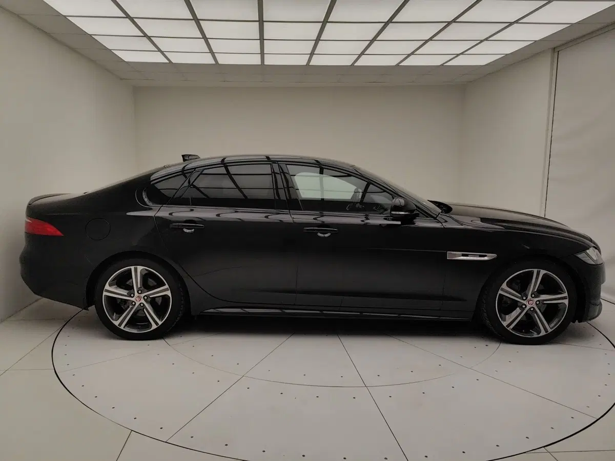 Jaguar XF usata a Como (20)