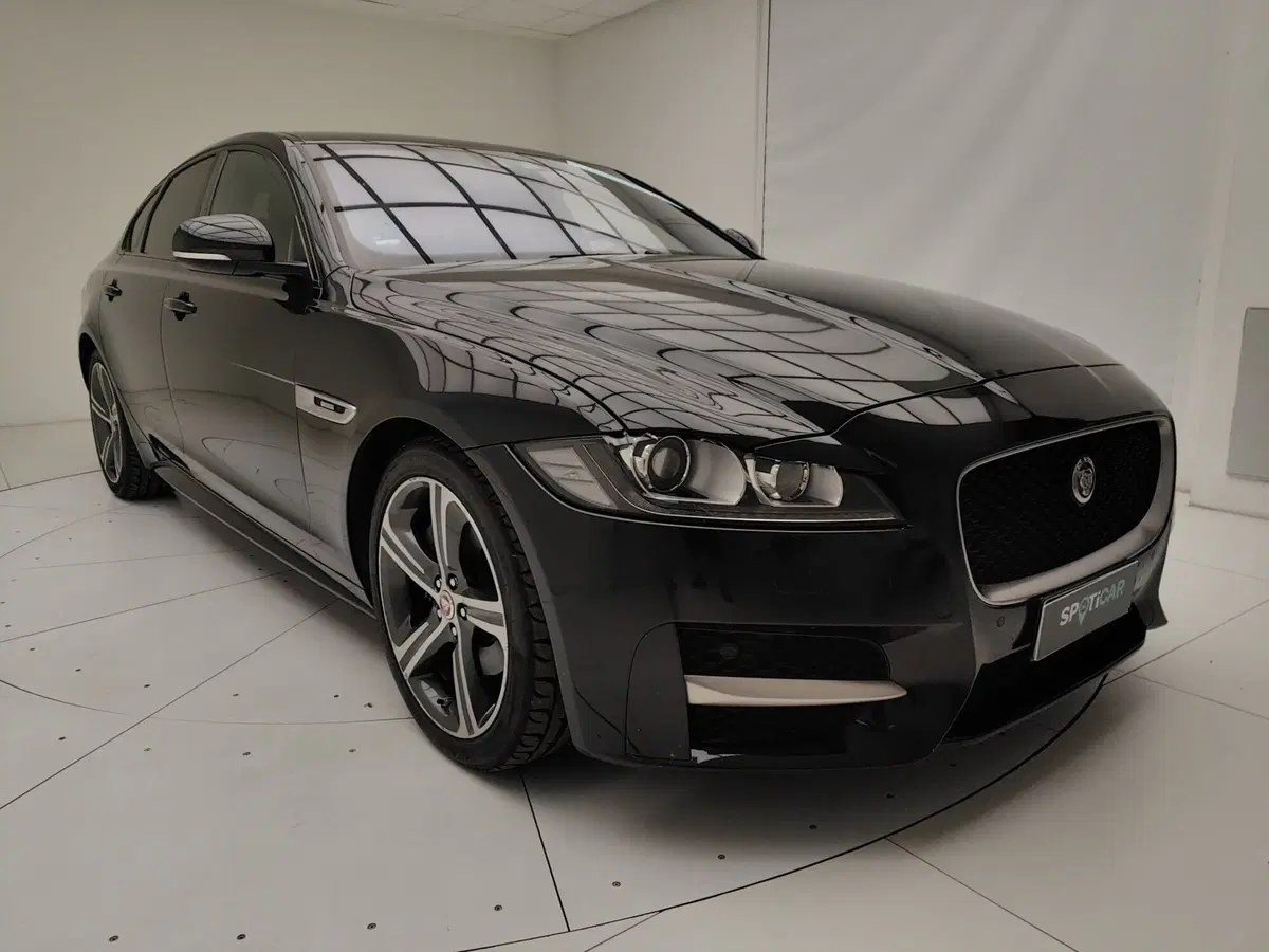 Jaguar XF usata a Como (3)