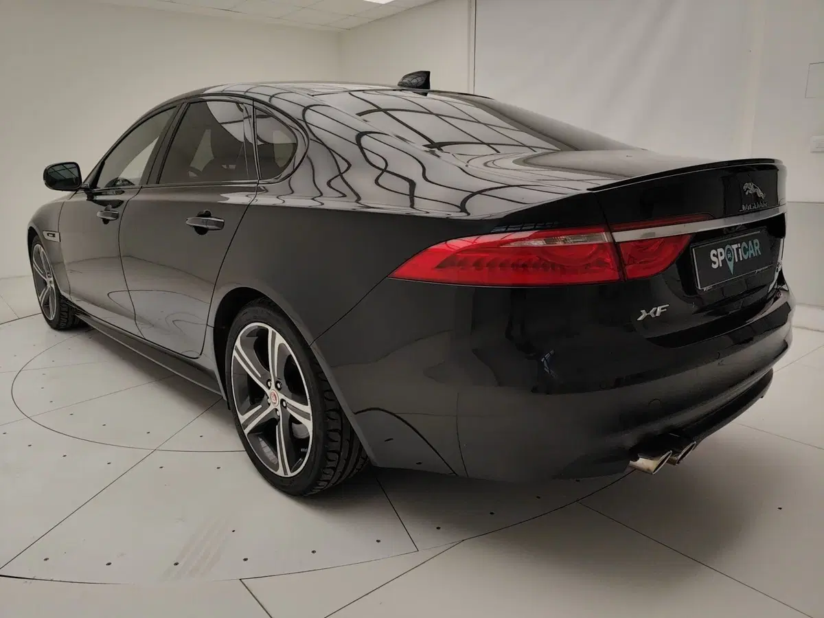 Jaguar XF usata a Como (4)