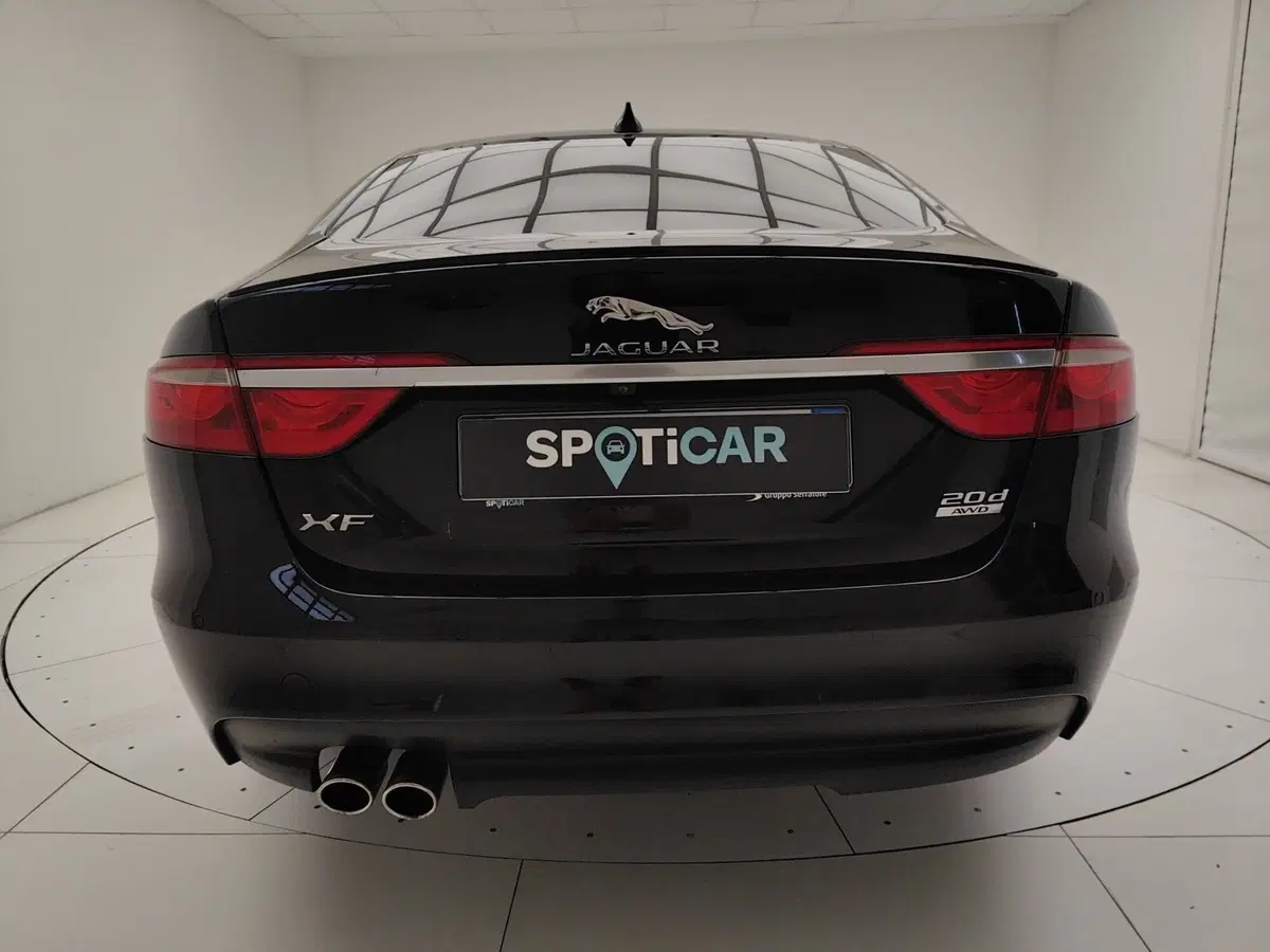 Jaguar XF usata a Como (5)