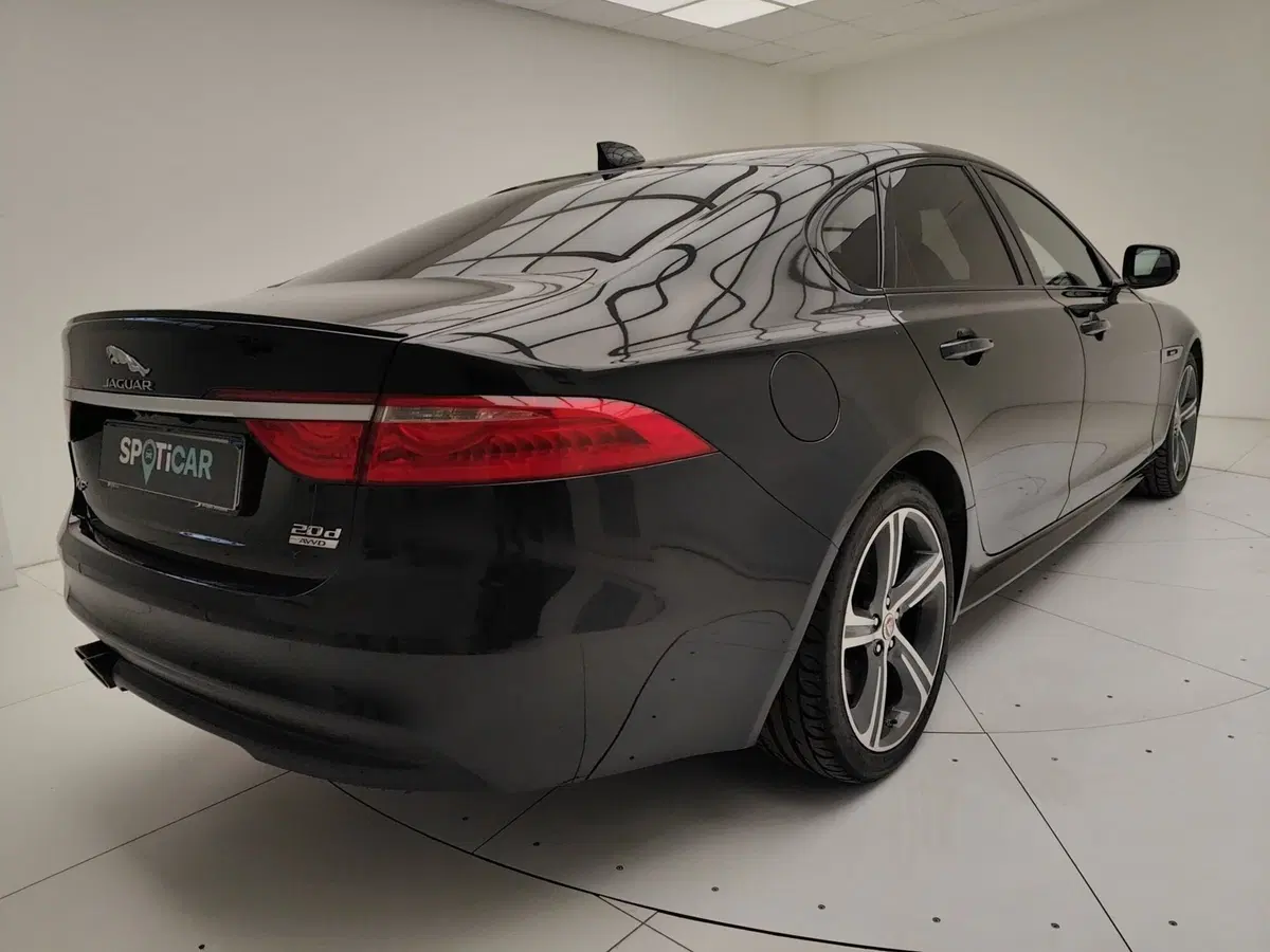 Jaguar XF usata a Como (6)