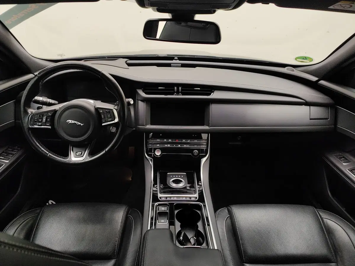 Jaguar XF usata a Como (7)