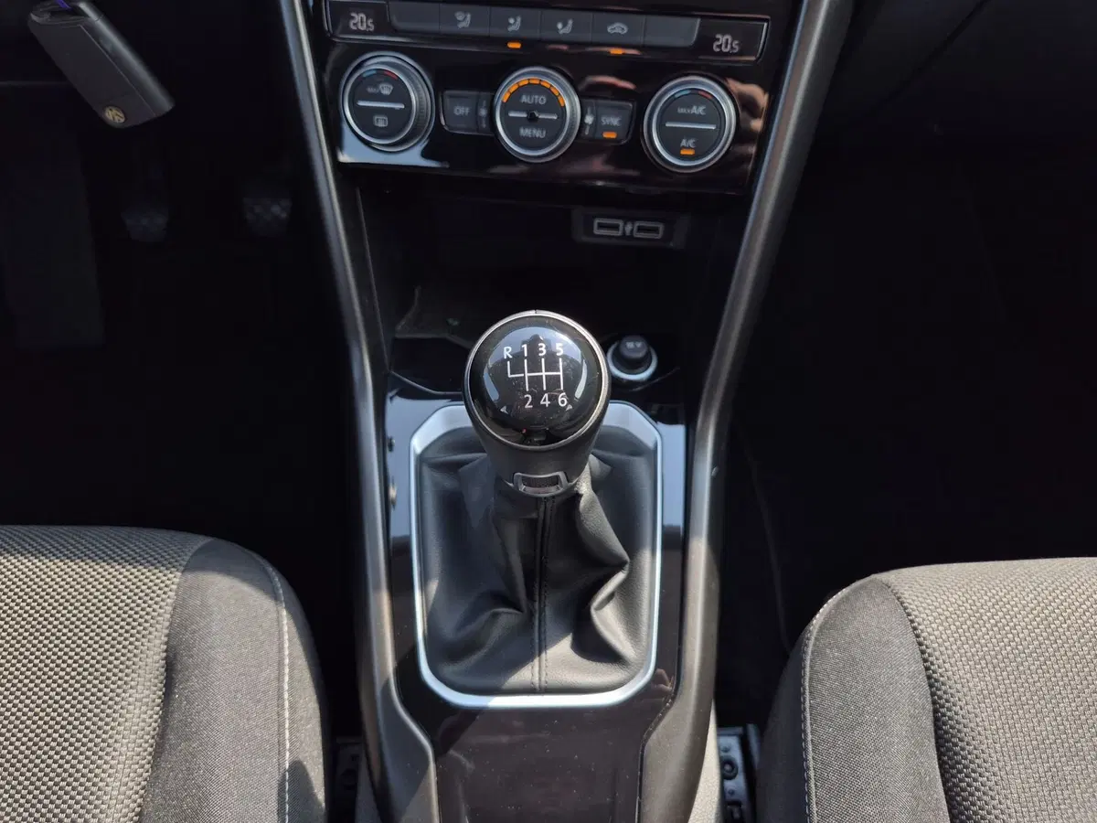 Volkswagen T-Roc usata  (10)