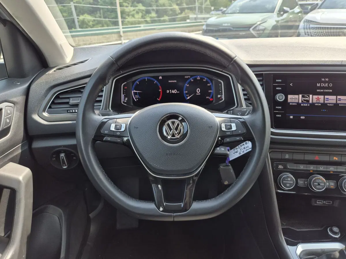 Volkswagen T-Roc usata  (16)