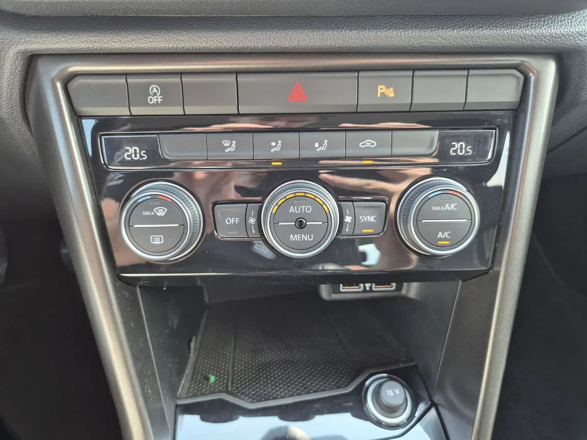 Volkswagen T-Roc usata  (17)