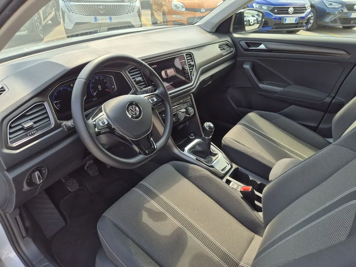 Volkswagen T-Roc usata  (6)
