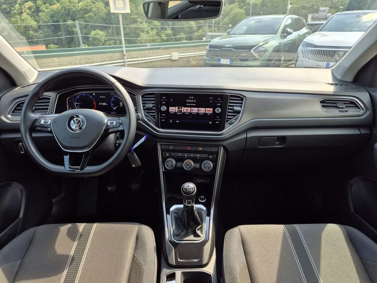 Volkswagen T-Roc usata  (8)