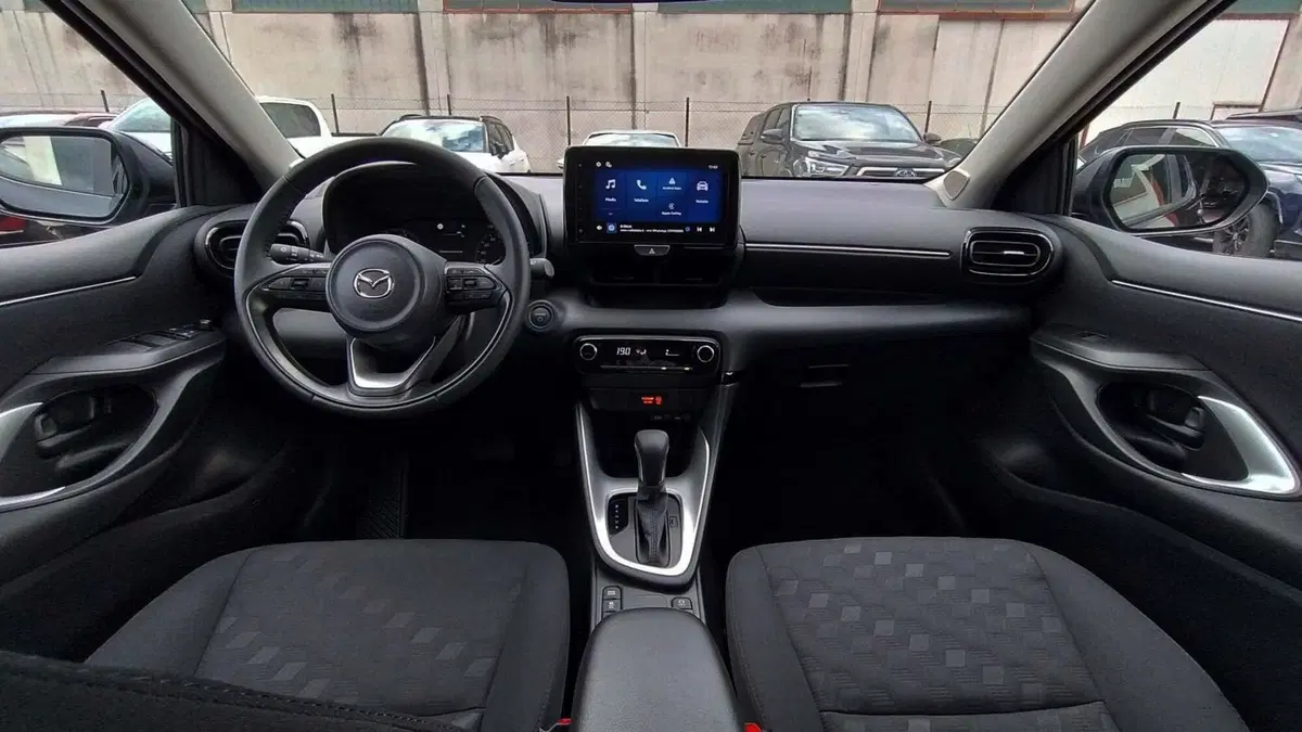 Mazda Mazda2 Hybrid nuova a Belluno (11)