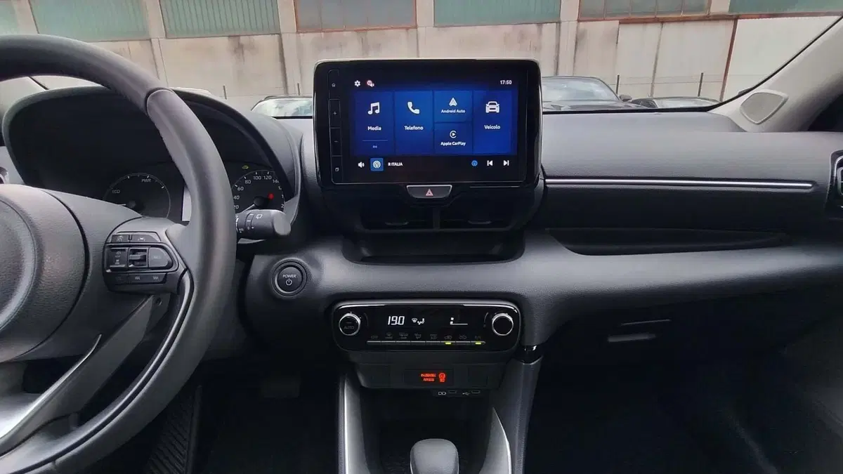 Mazda Mazda2 Hybrid nuova a Belluno (13)