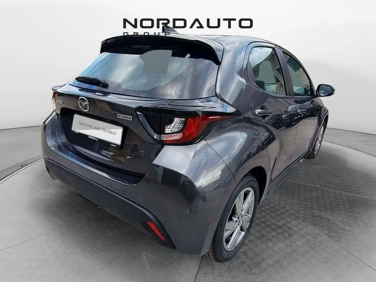 Mazda Mazda2 Hybrid nuova a Belluno (4)