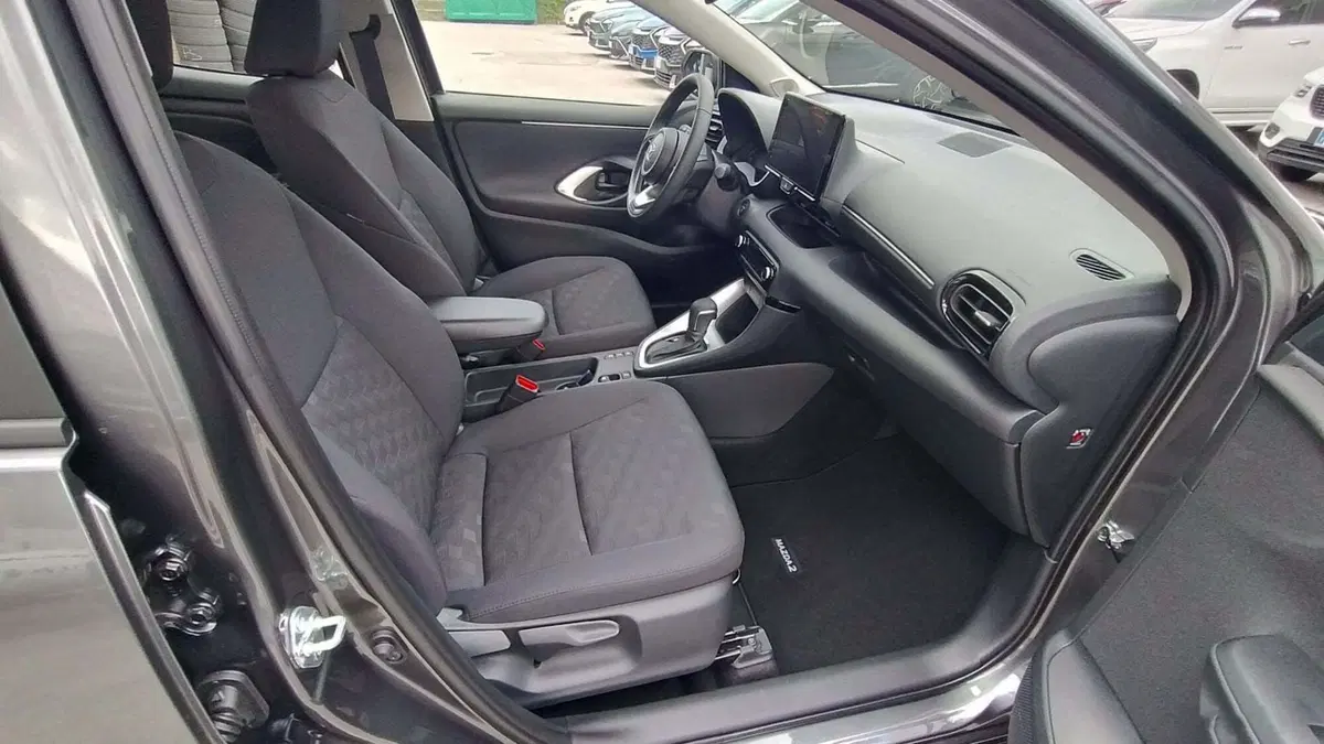 Mazda Mazda2 Hybrid nuova a Belluno (8)