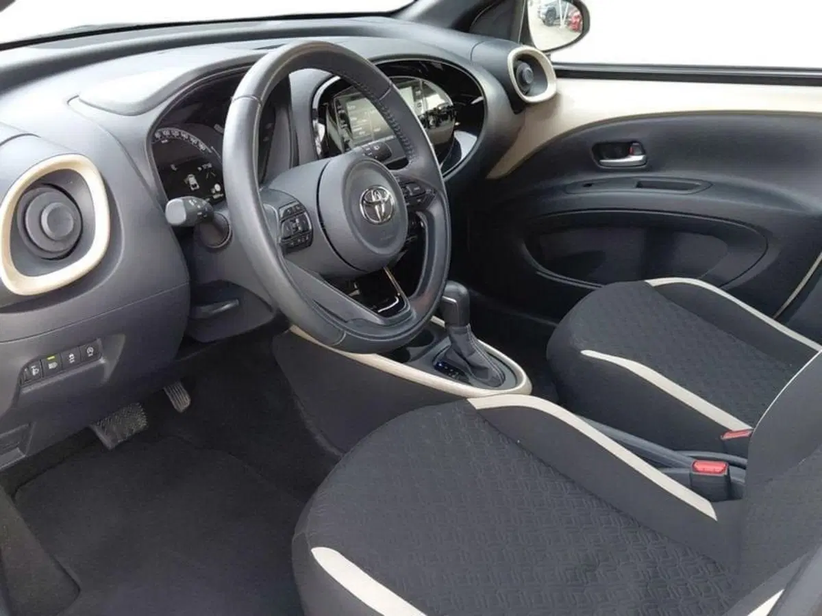 Toyota Aygo X usata a Cagliari (8)