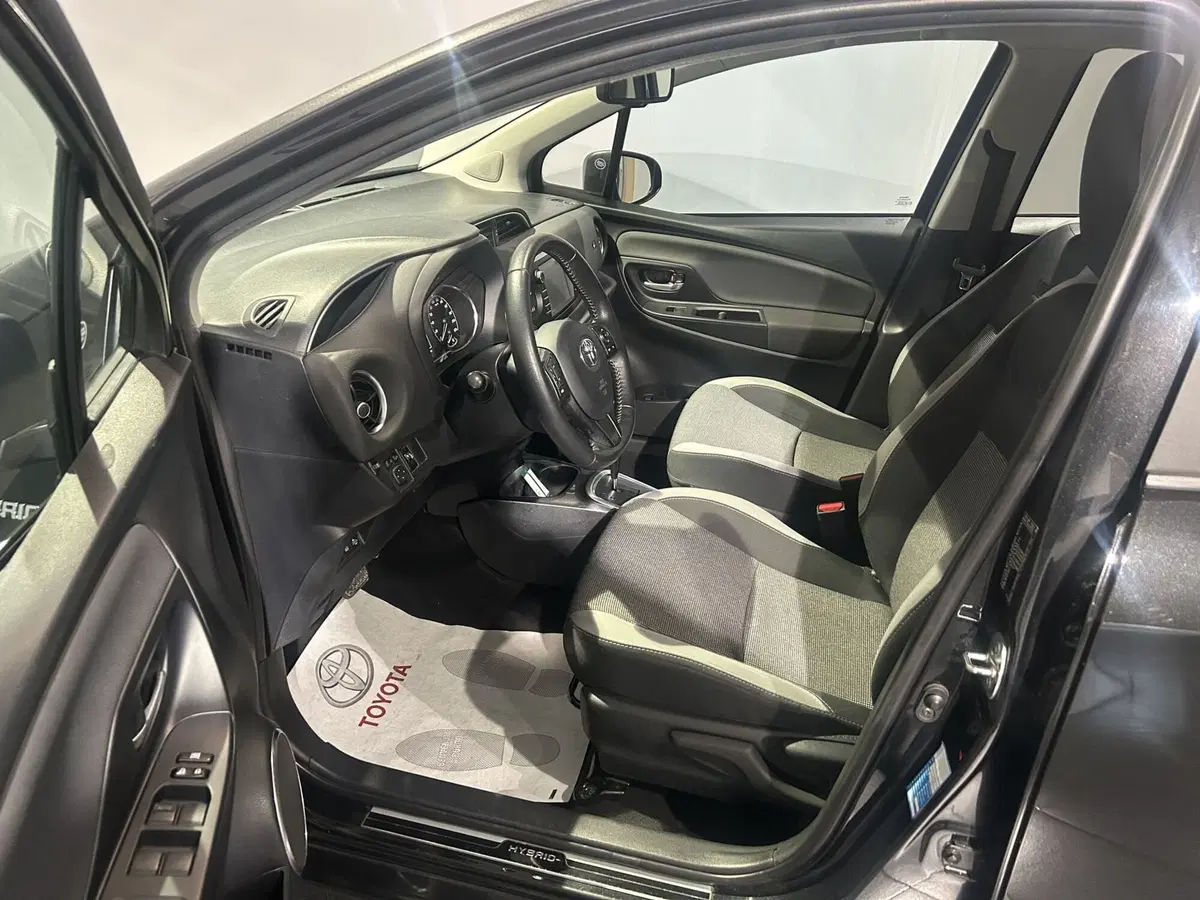 Toyota Yaris usata a Milano (8)