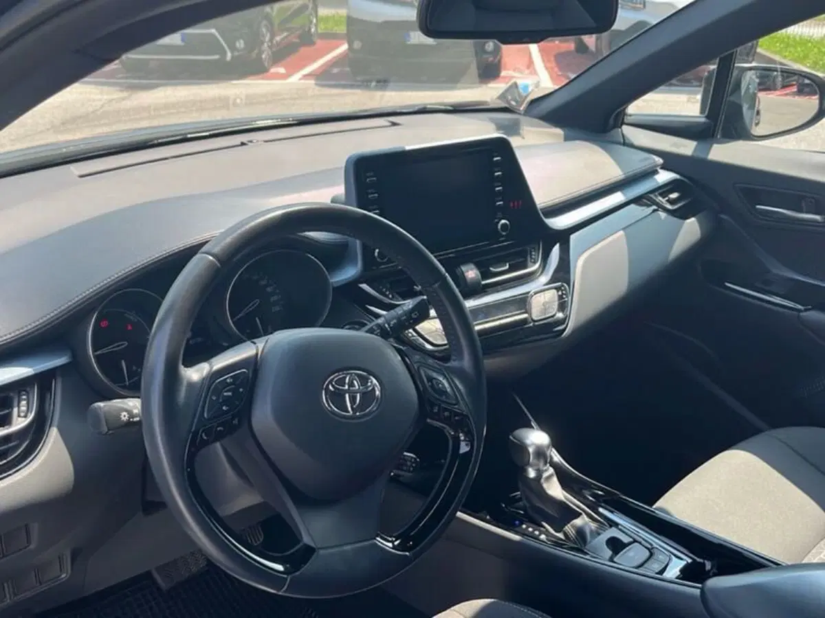 Toyota Toyota C-HR usata a Vicenza (12)