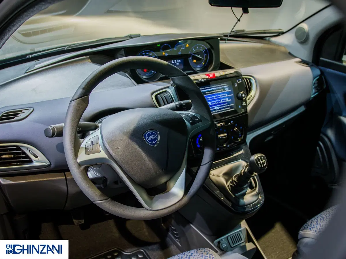 Lancia Ypsilon usata a Bergamo (8)