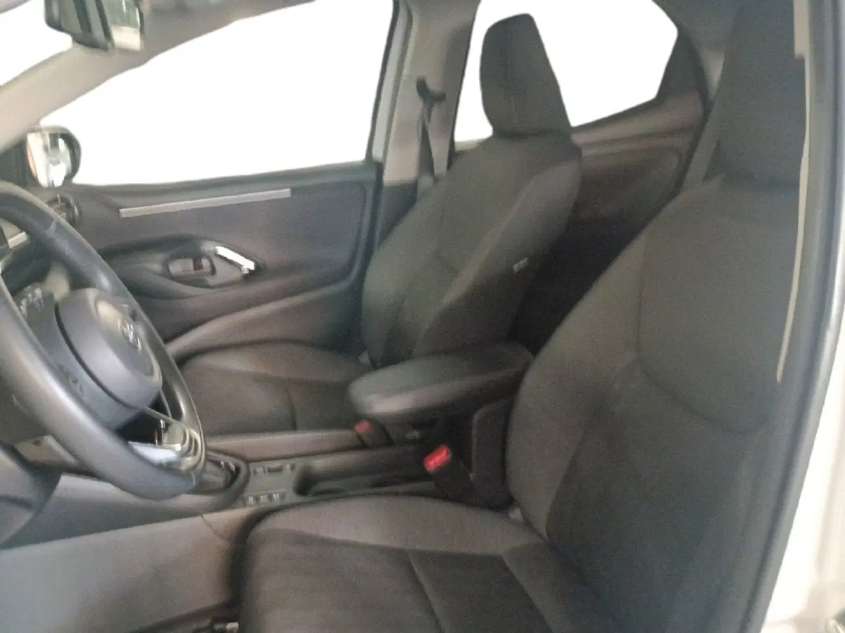 Toyota Yaris usata a Milano (11)