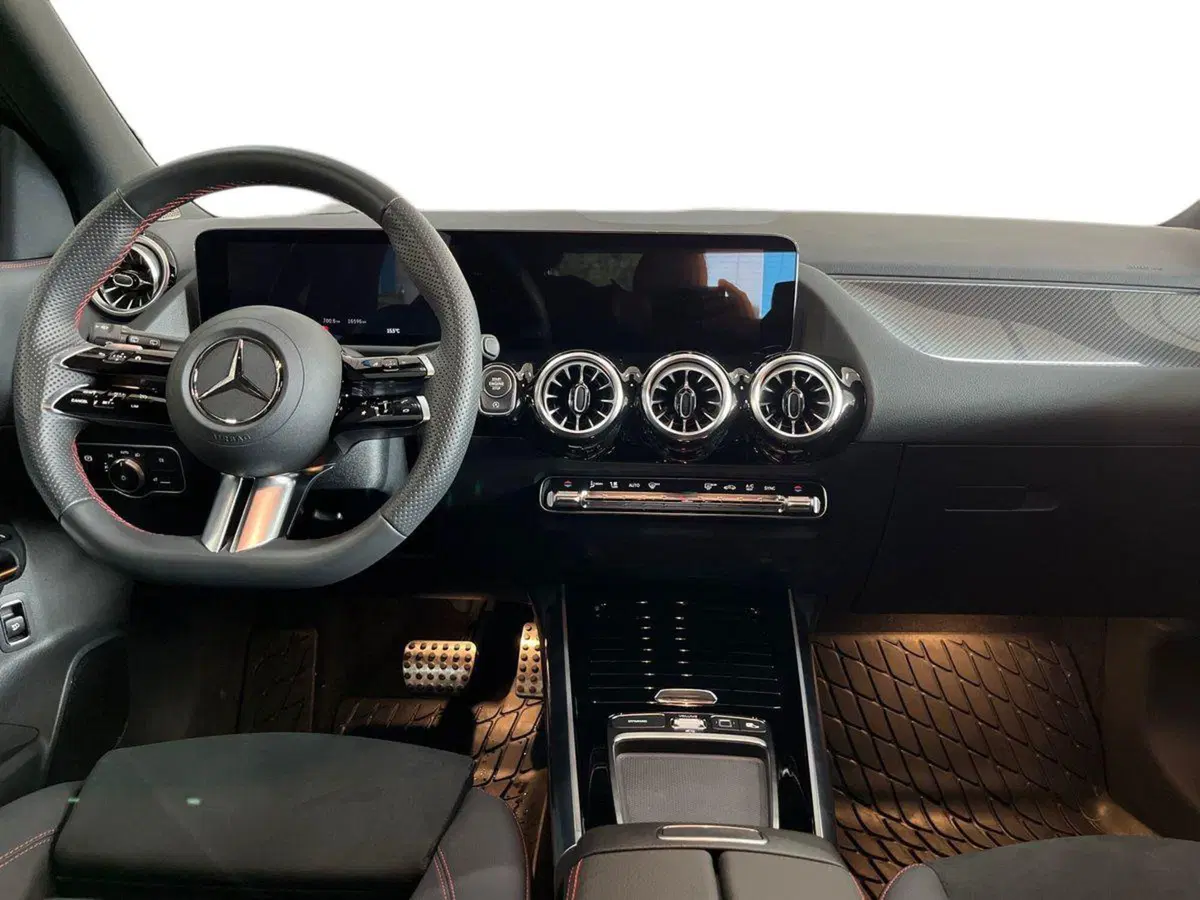 Mercedes-Benz GLA SUV usata a Taranto (8)