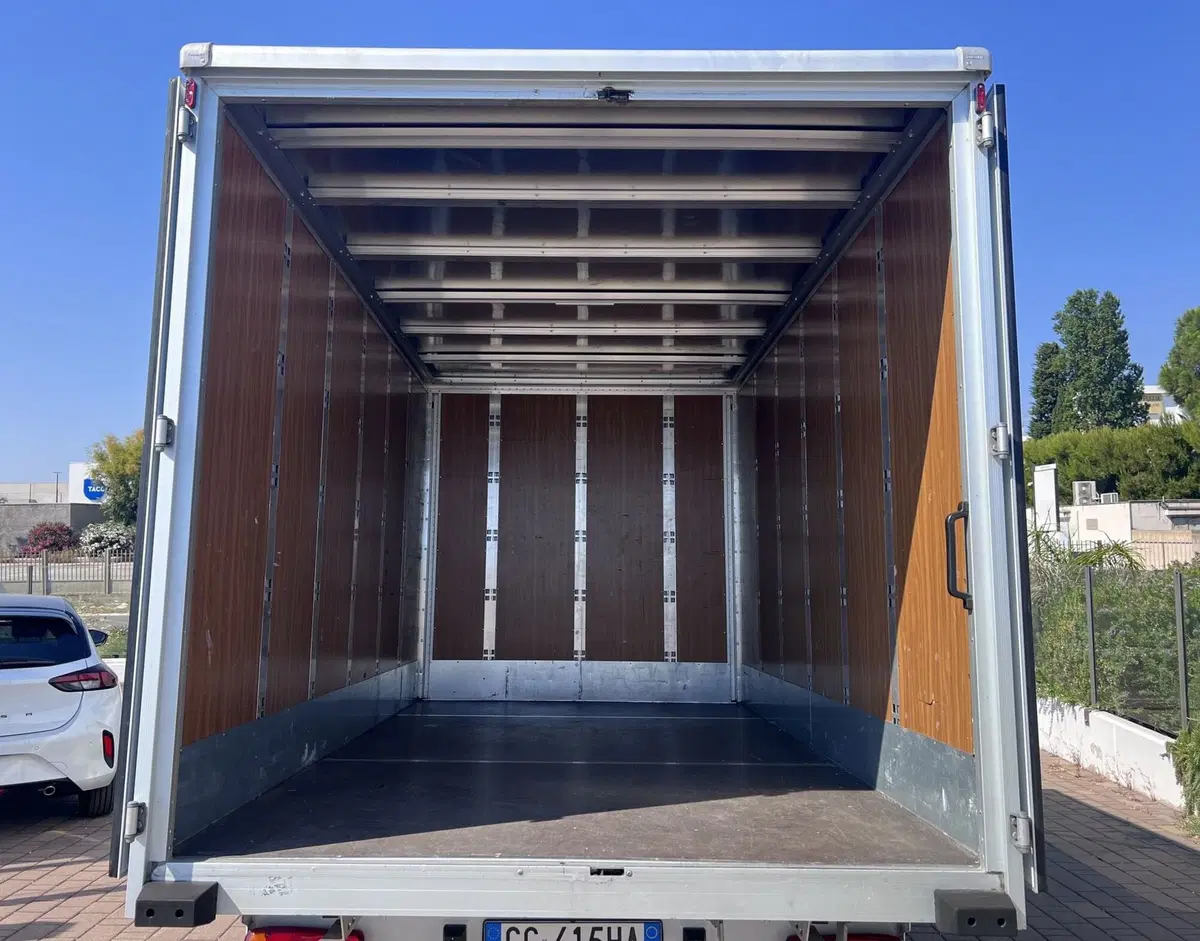 Peugeot Boxer usata a Bari (10)