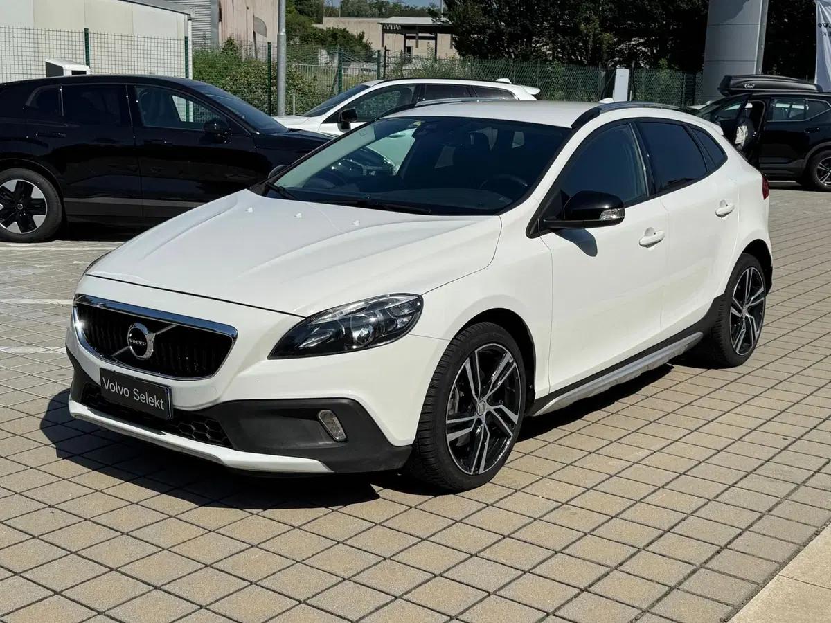 Volvo V40 Cross Country usata a Como