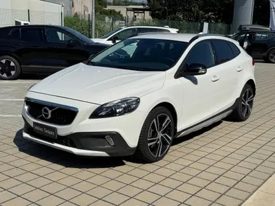 Volvo V40 Cross Country D2 Business del 2017 usata a Como