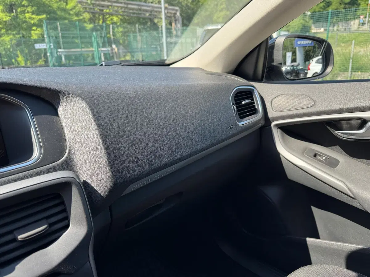 Volvo V40 Cross Country usata a Como (10)